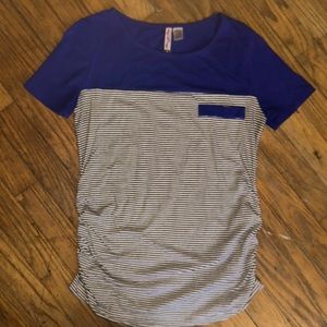 Women’s maternity t-shirt with little pocket on left side.